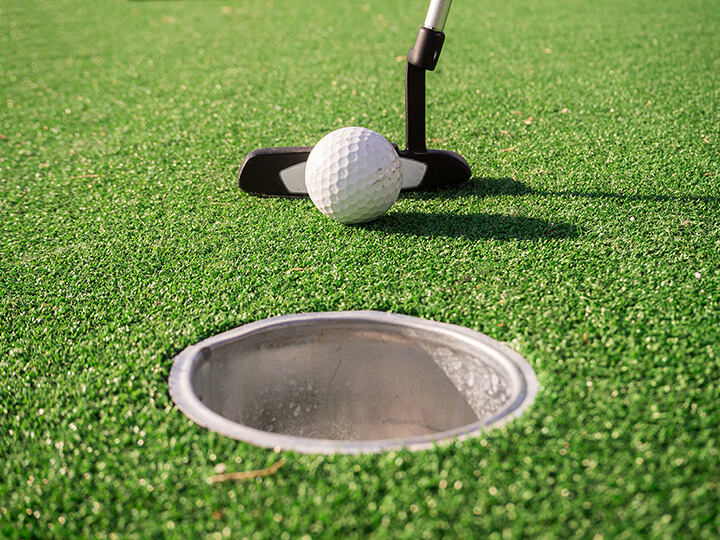 putter To Mini Golf